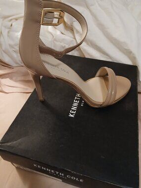 Kenneth Cole Brooke heels
